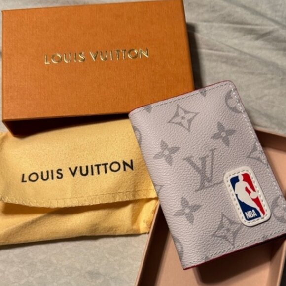 LV NBA Monogram White Compact Key & Card Holder - Picture 1 of 4